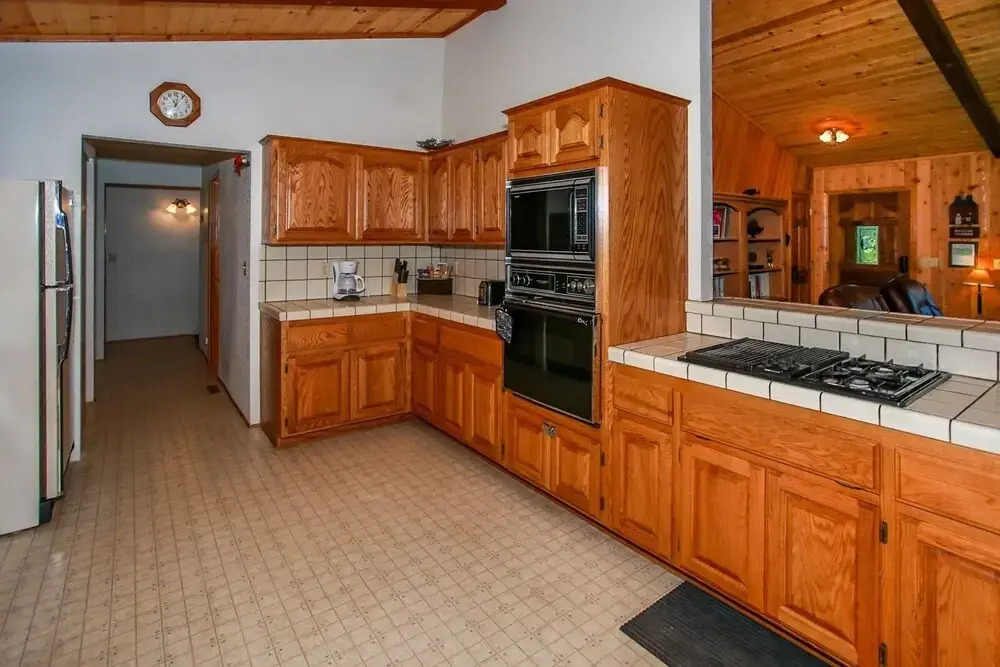 1867- Diamond Houzz 3 Bedroom Home by Redawning