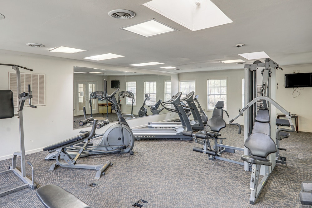 2 Mi to Ole Miss University! Condo w/ Pool Access