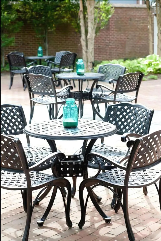 The Tidewater Inn