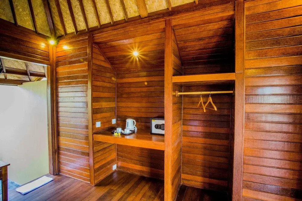 Samanta Huts