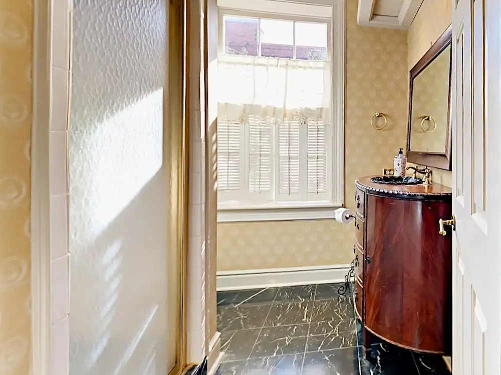 E Liberty Townhouse Unit 125, 127a and 127b 5 Bedrooms 4.5 Bathrooms T