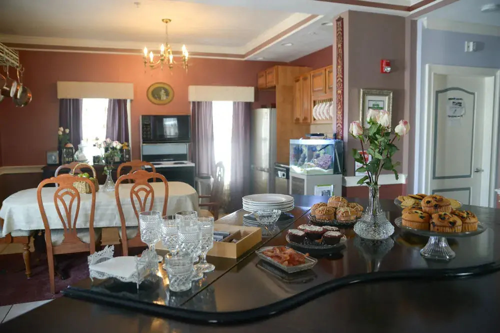 Naomis Inn Bed & Breakfast