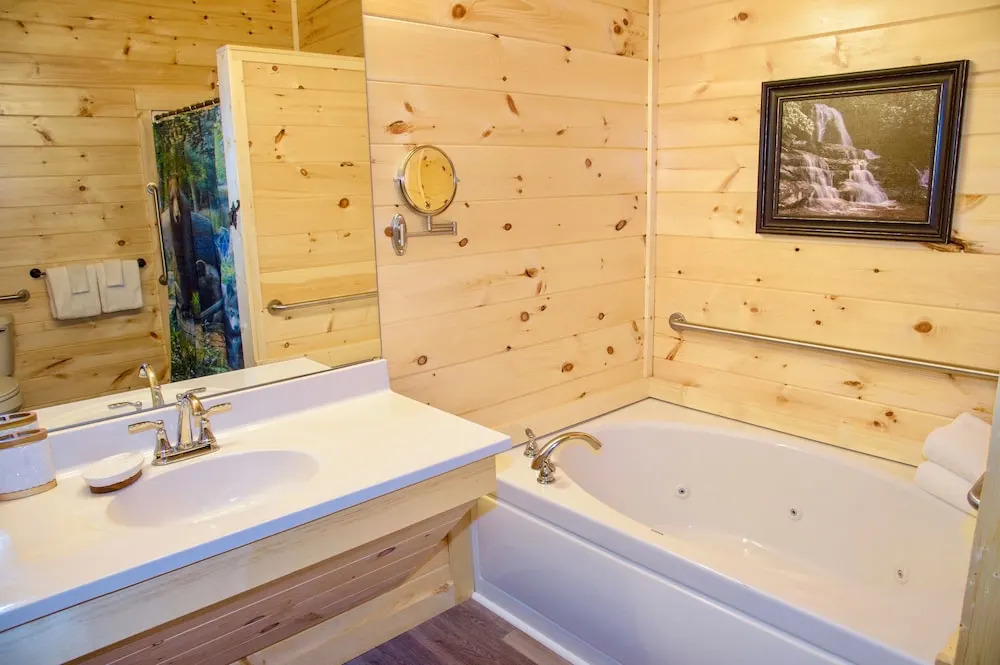Mansion in the Sky - Eleven Bedroom Cabin