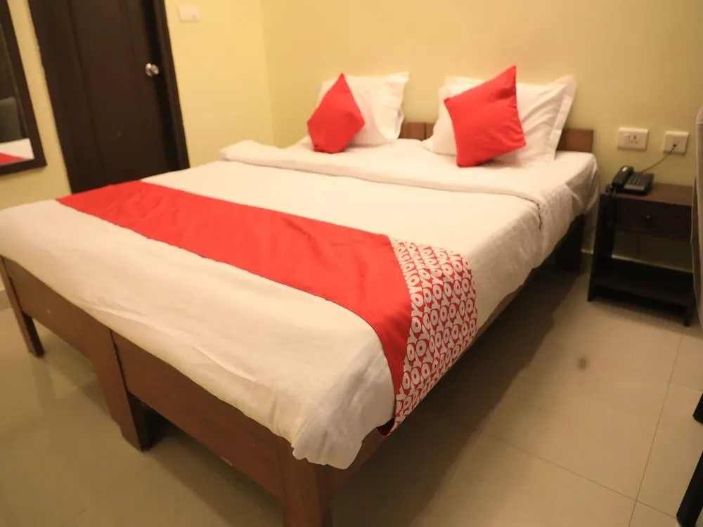 OYO 15729 Royal Stay