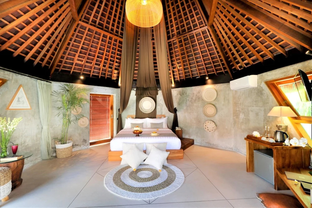 The Sender Pool Suites