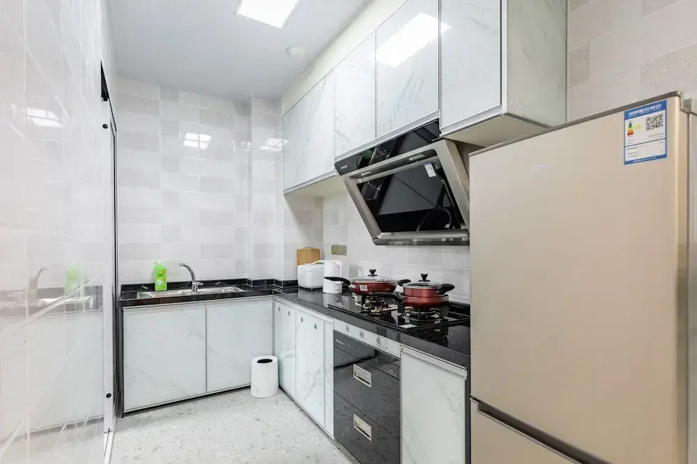 Locals Boutique Apartment Huafa Plaza 24