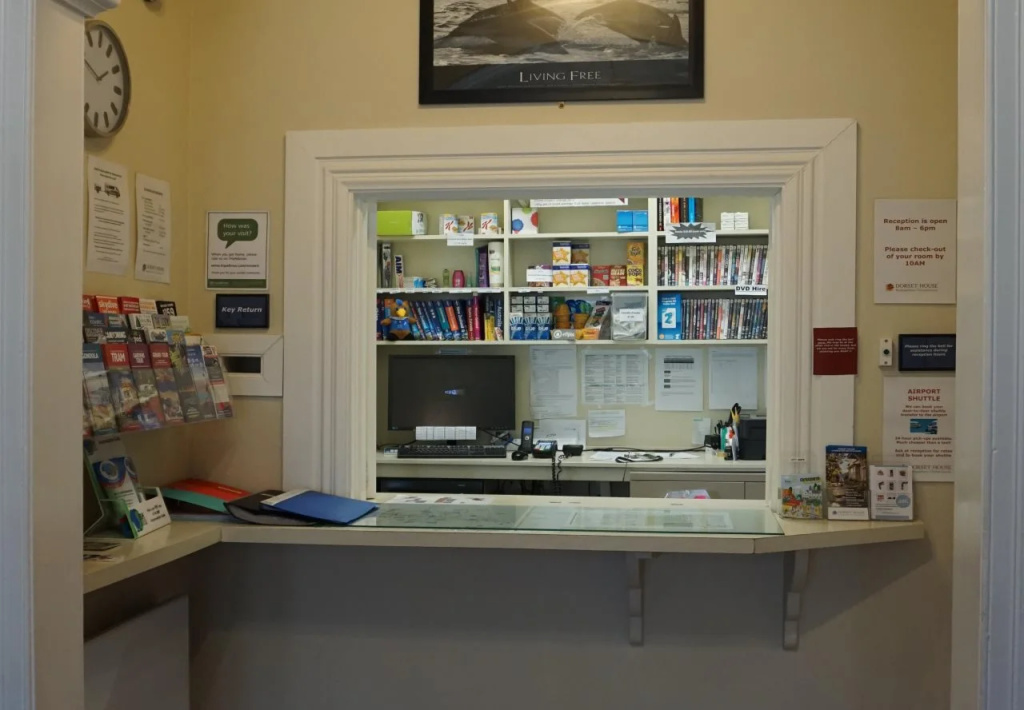 Dorset House Backpackers / Dorset Apartments