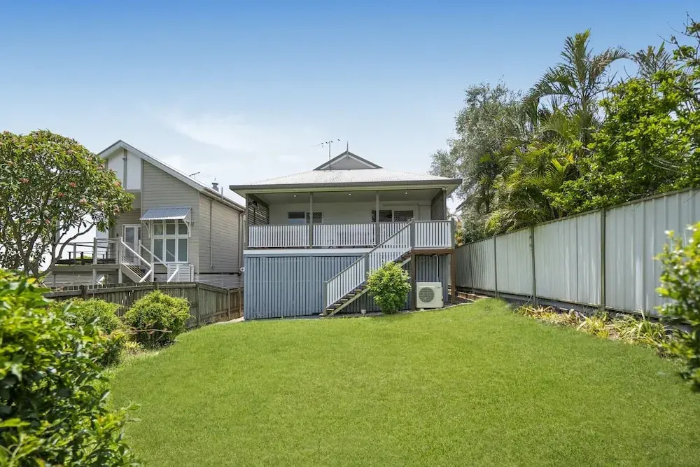Bright 3-bed Home in Leafy Annerley