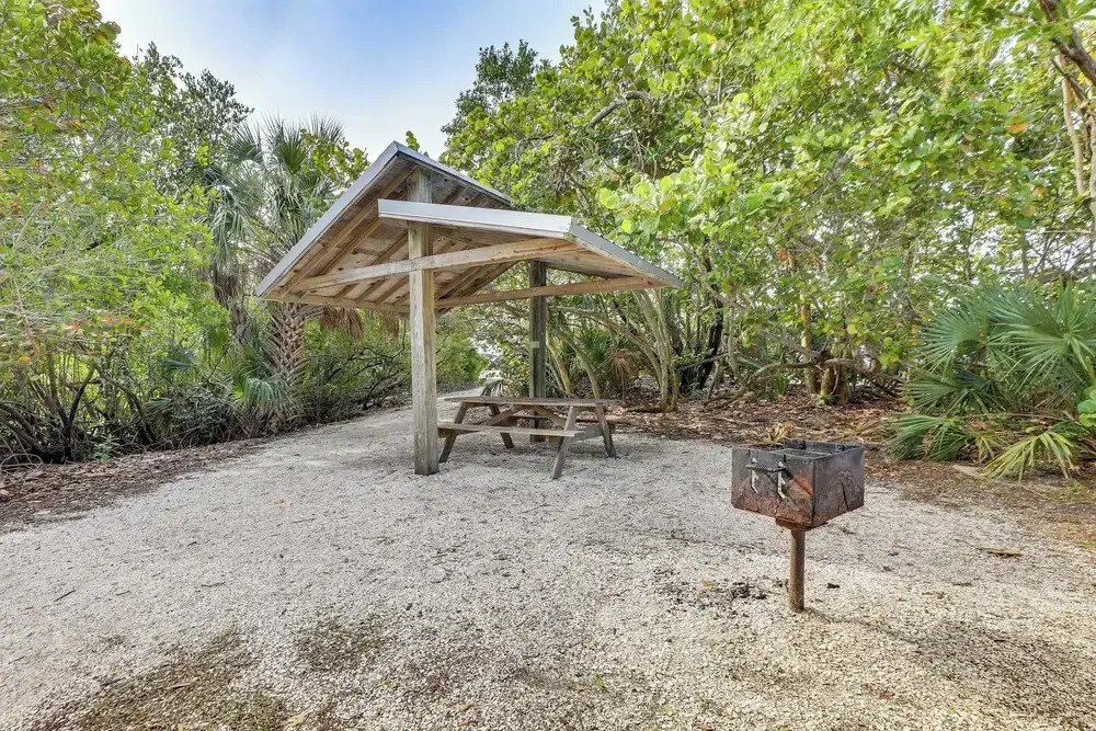 Siesta Keys Home w/ Deck Half Mile to Turtle Beach