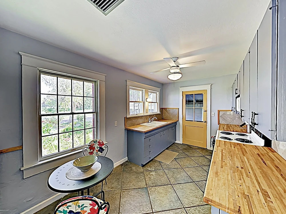 New Listing! Riverside W/ Dazzling Views 3 Bedroom Home