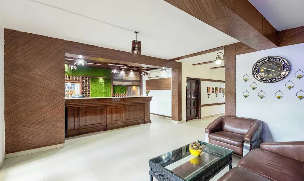 Hotel The Grand By OYO Rooms