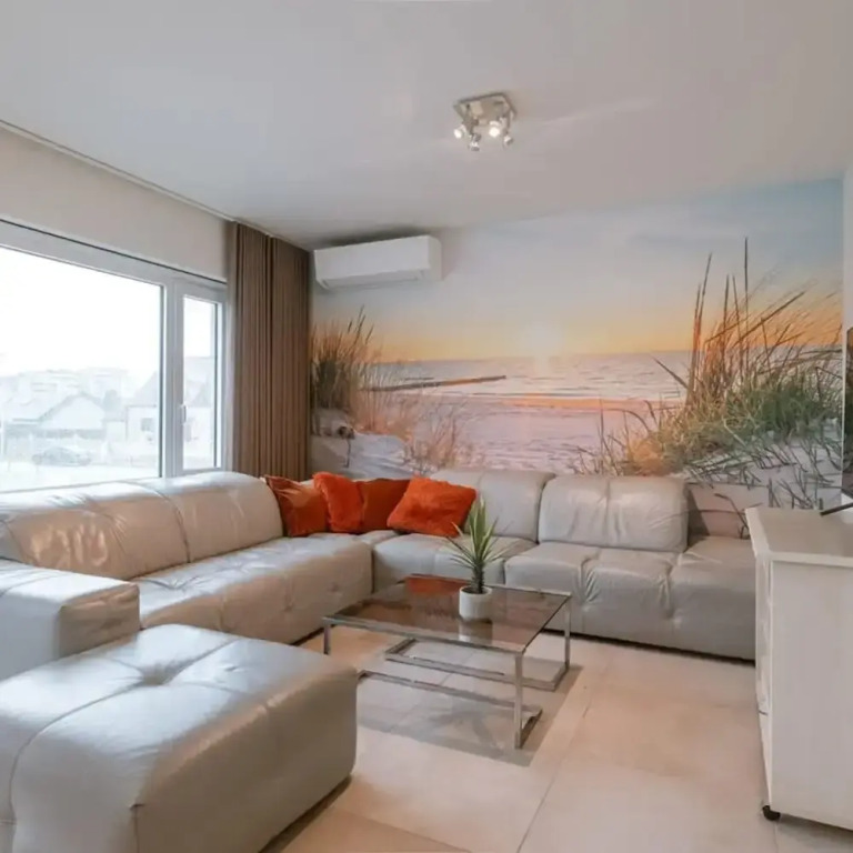 Spacious Getaway Close to the Beach and Airport