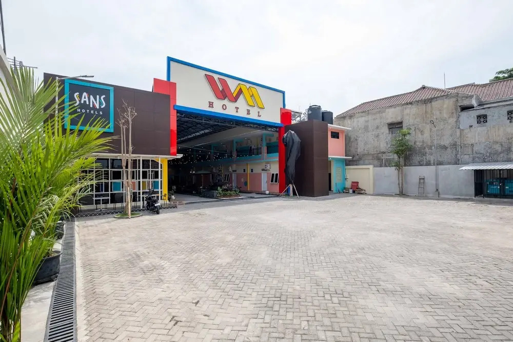 Sans WM Hotel Blitar