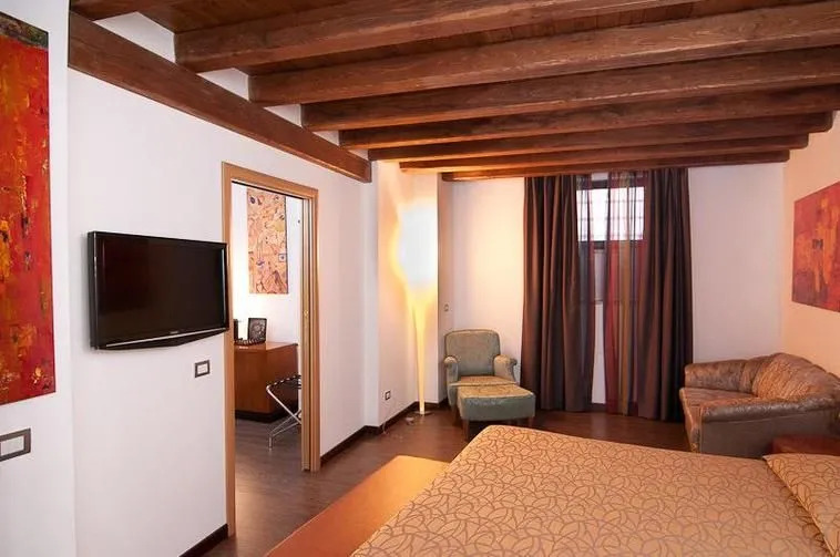Excel Passetto Suites