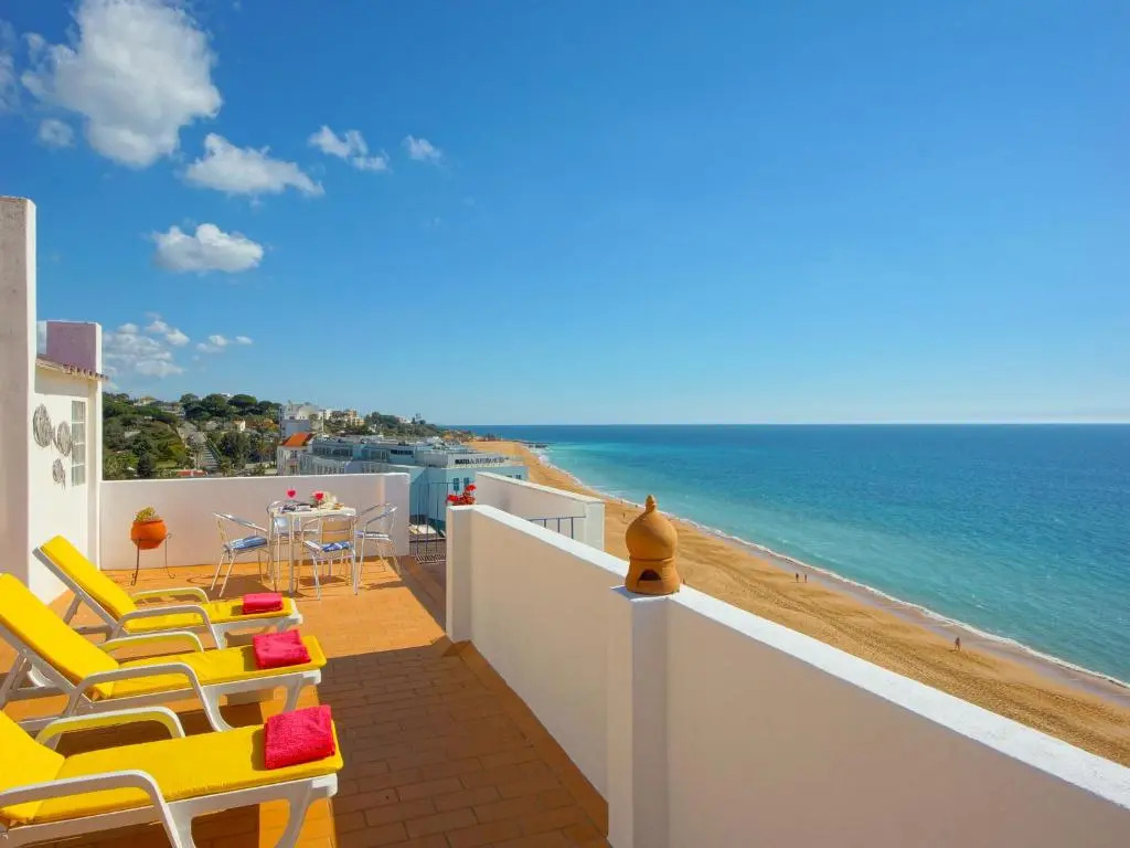 Inn The Beach Apartments by Seareen