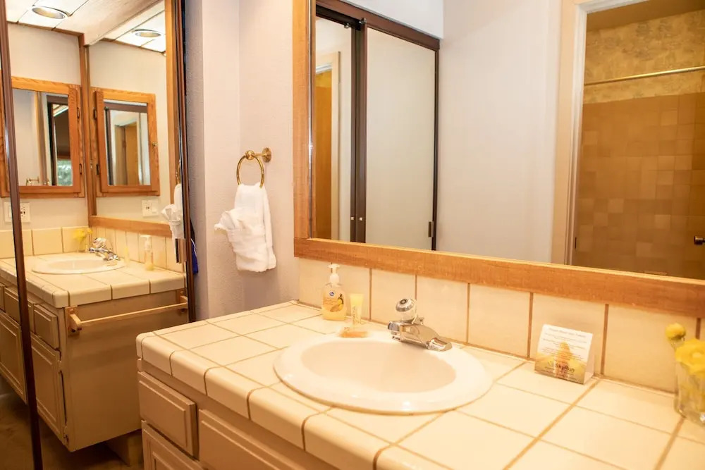 126 Ridgepoint 3 Bedroom Townhouse by RedAwning