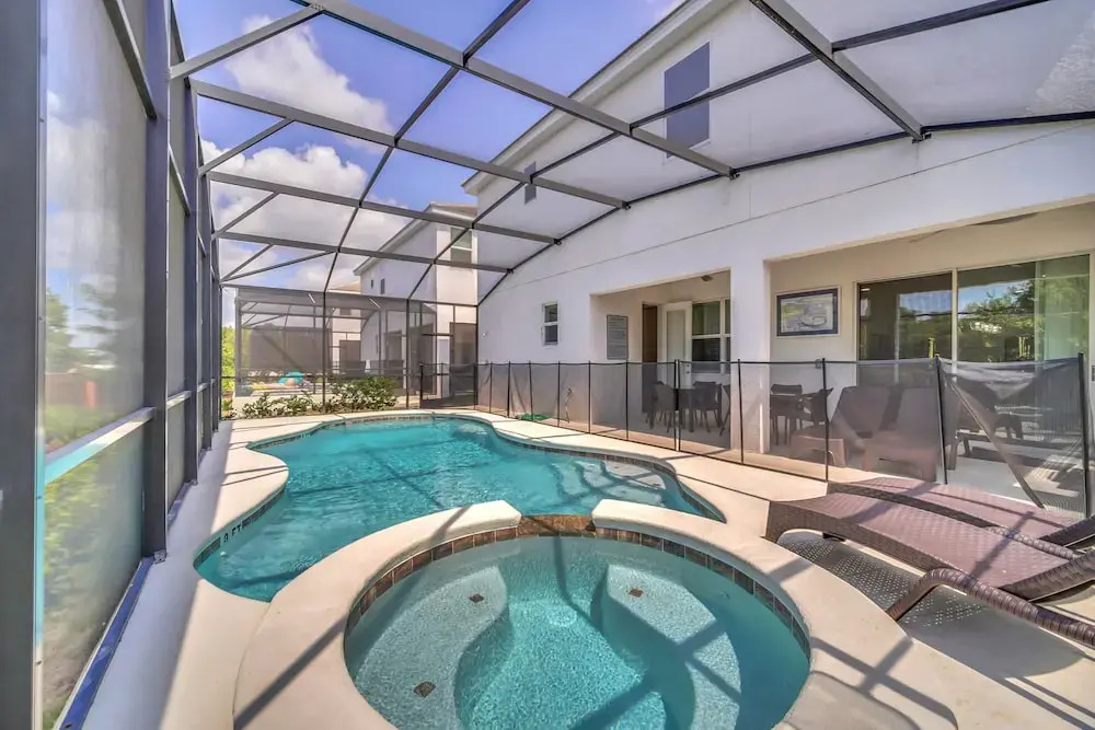 Stunning Bright Family Home Sleeps 25 Bl102