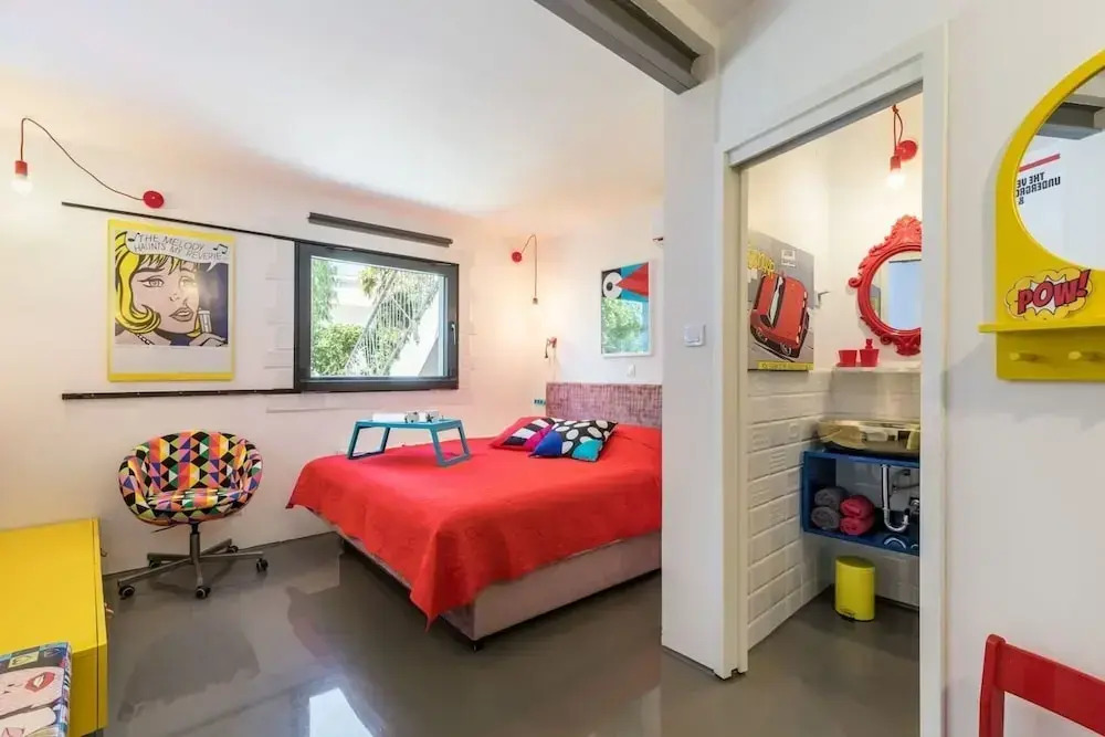 Sleeps 8 Pet friendly Garden & Roof Terrace