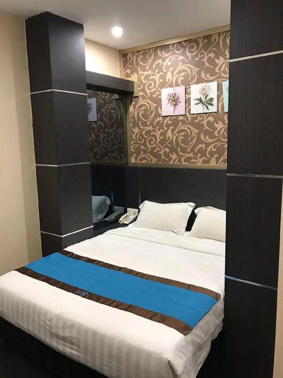 Nine Days Hotel
