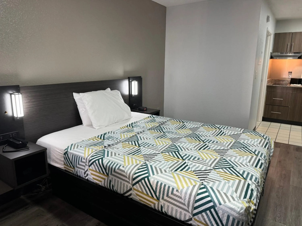 Studio 6 Extended Stay - West Palm Beach, FL