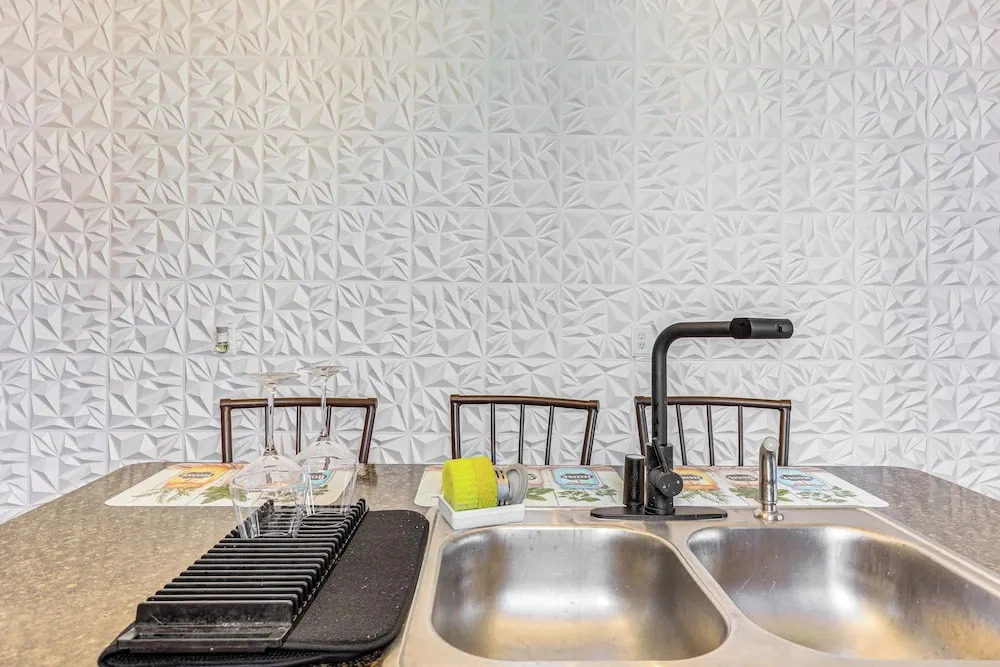 3 Mi to French Quarter: Retreat w/ Private Yard