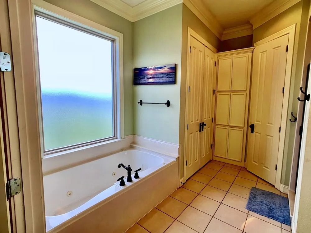 A Little Slice of Paradise - 4 Br Home