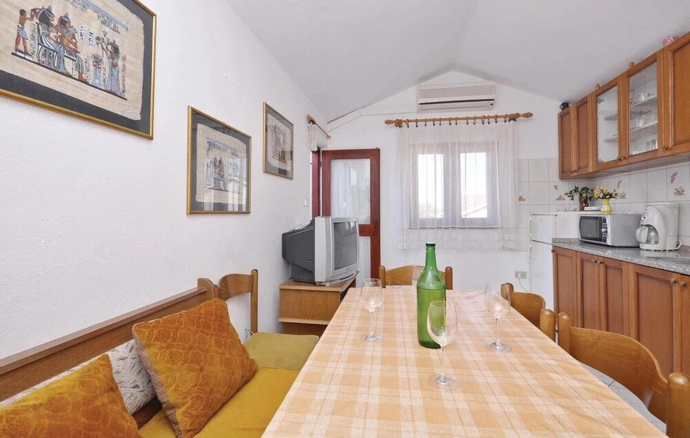 Amazing Home in Zadar With Wifi and 4 Bedrooms