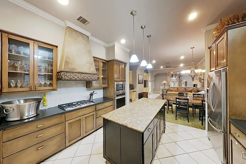 West Lake Wonder W/ Private Pool & Outdoor Kitchen 6 Bedroom Home