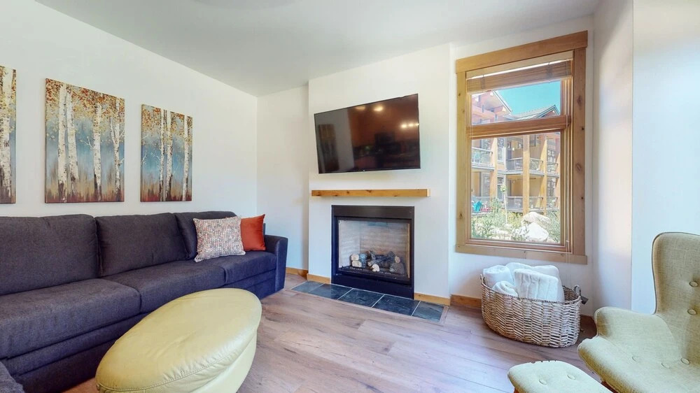 Solstice #17 2 Bedroom Condo by RedAwning, Mammoth Lakes
