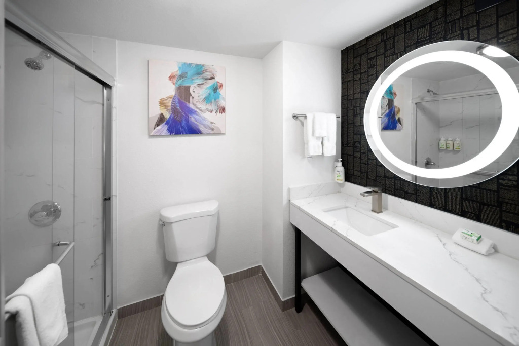 La Quinta Inn & Suites by Wyndham Houston Bush IAH South