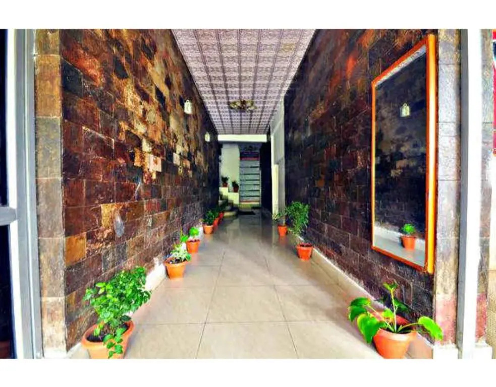 Seasons Hotel