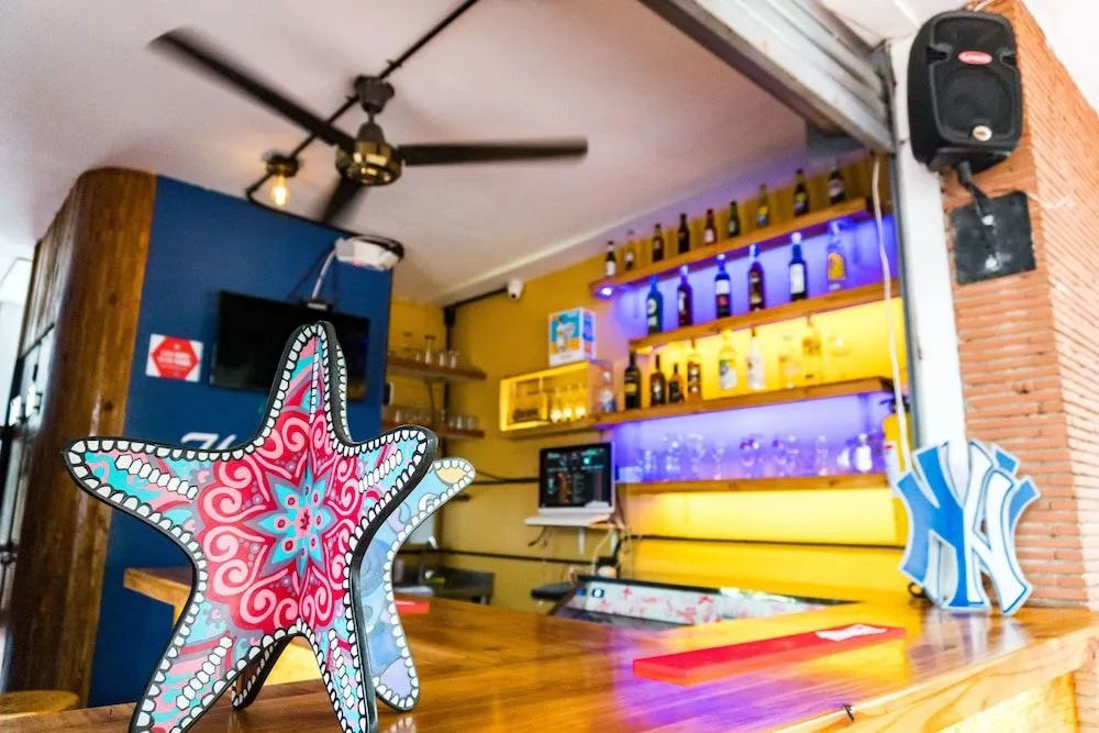 Hey Dude Hostal Bar