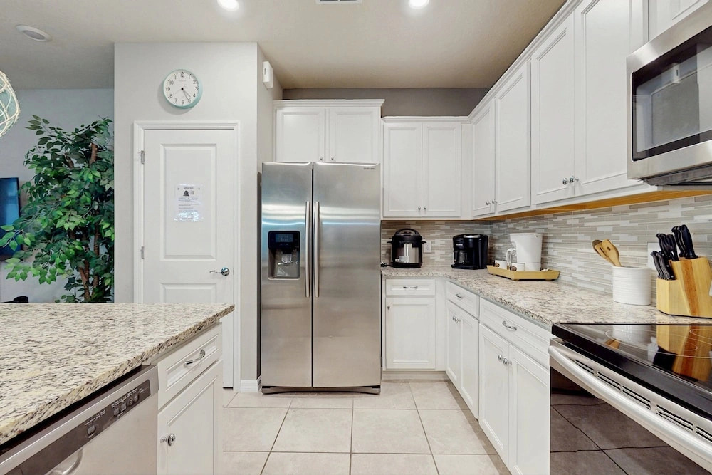 Charming Townhome With Private Pool, Lanai, & Washer/dryer