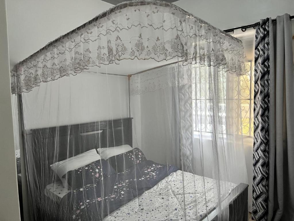 House - Sleeps 6 - Parking - Garden