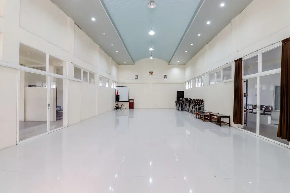 Urbanview Hotel Ling near Jawa Timur Park 2