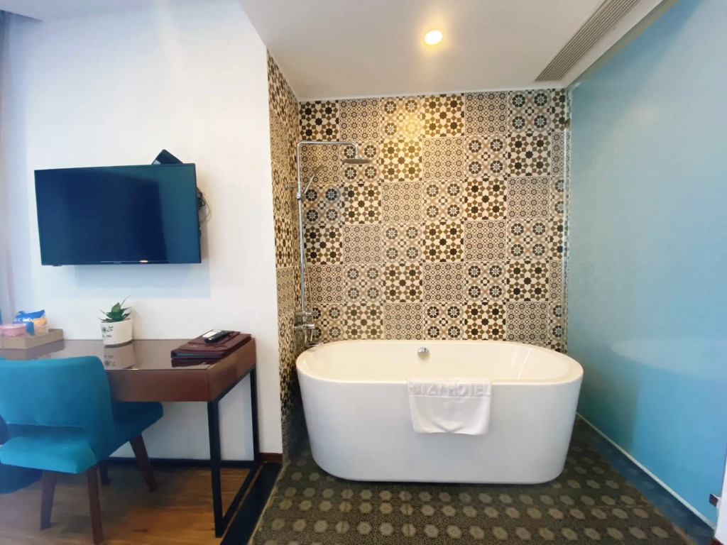 Ritzy Boutique Hotel Da Nang Beach