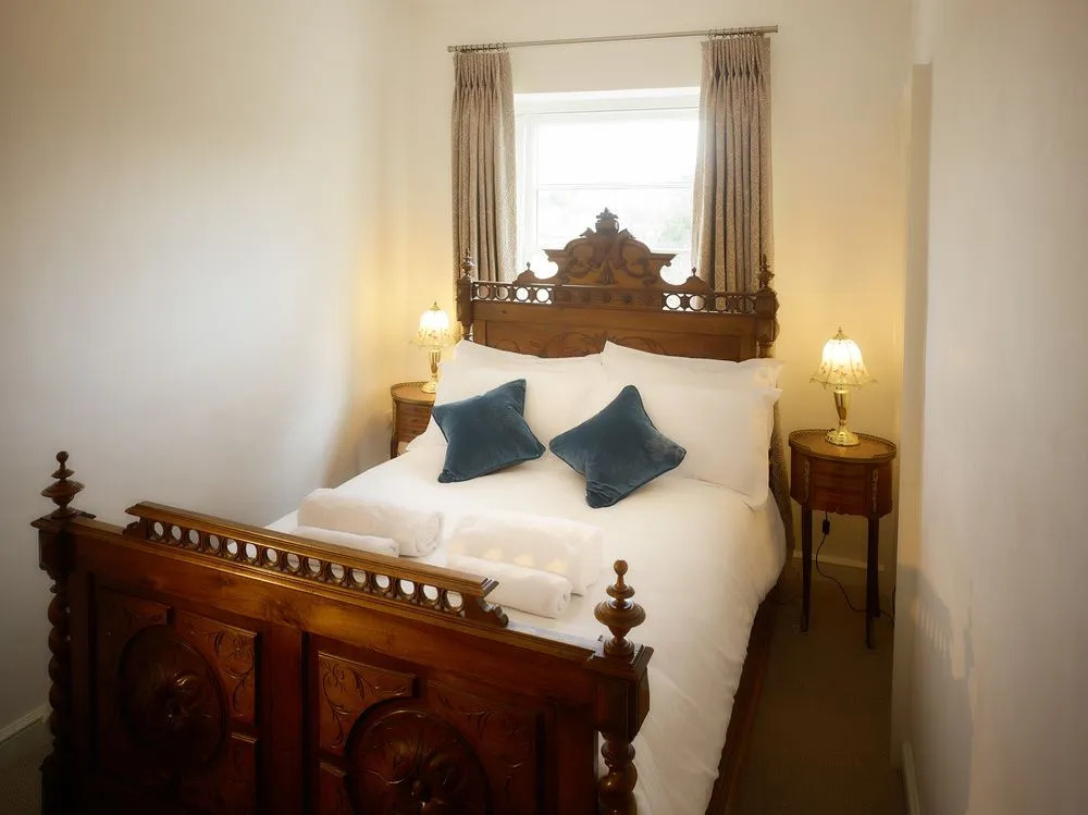4 Berkeley Square I Boutique Apartments