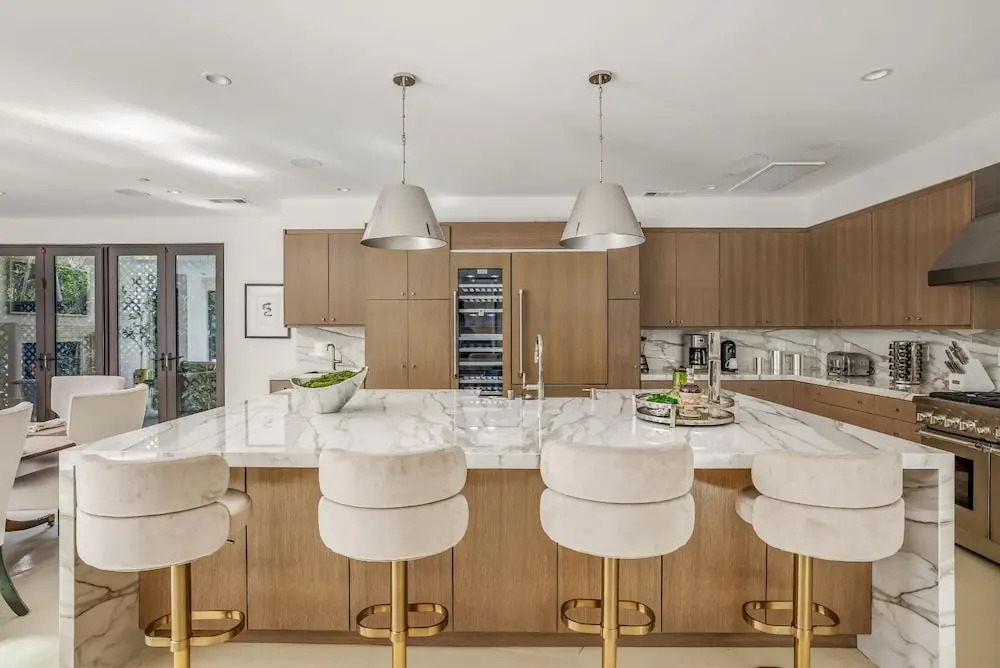 Laurel Canyon - Architectural Modern Estate With Pool & Landscaped Garden