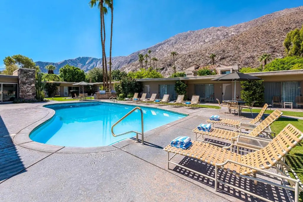 Desert Hills - 21 and Over - A Town & Desert Boutique Hotel