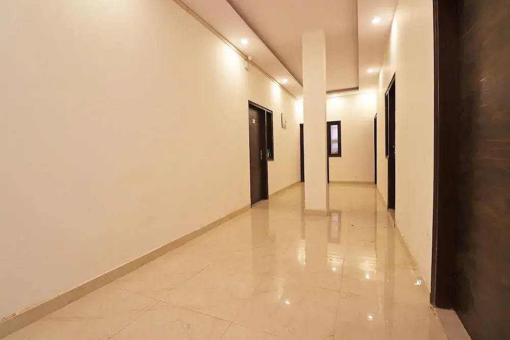 Oyo Flagship 36992 Sidharth Plaza Haiderpur