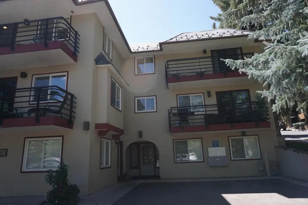 650 Monarch St S #6