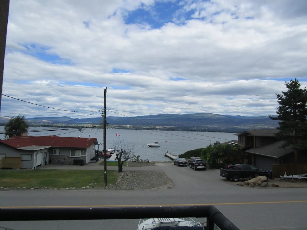 Luxury Lakefront Rooms