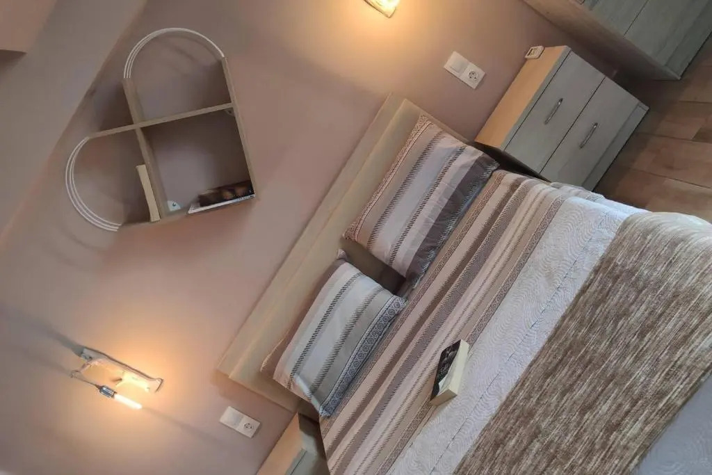 1 Bed - Sleeps 2 - Balcony - Sea View - Parking