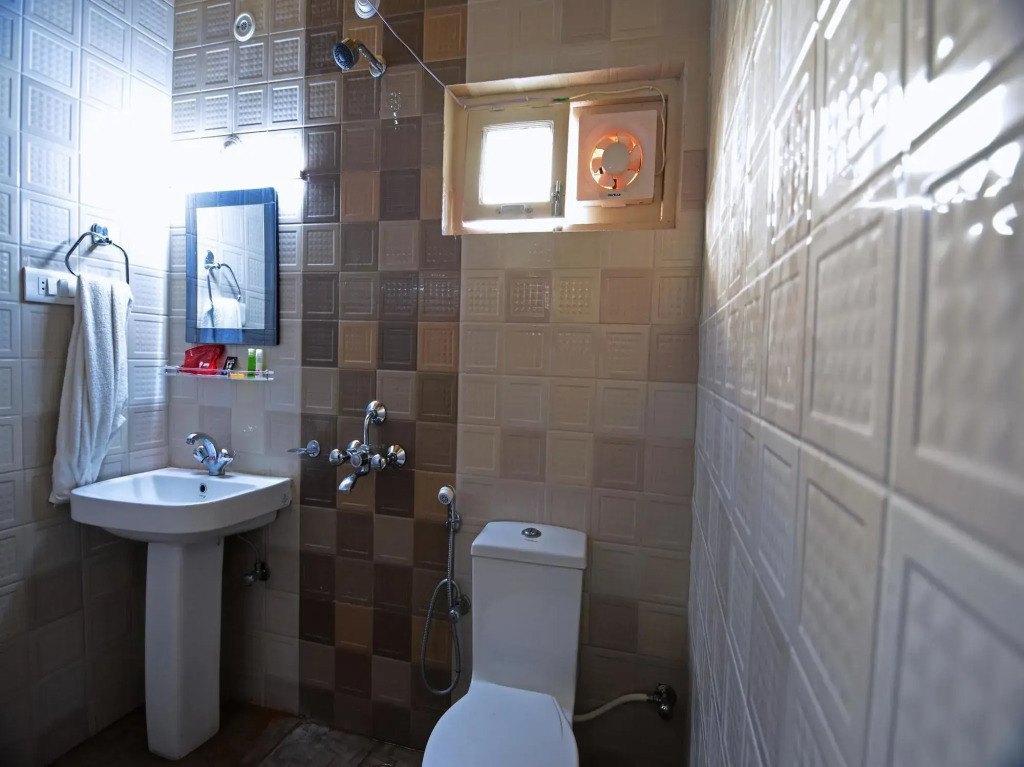 OYO Rooms Lake View Mall Road 2