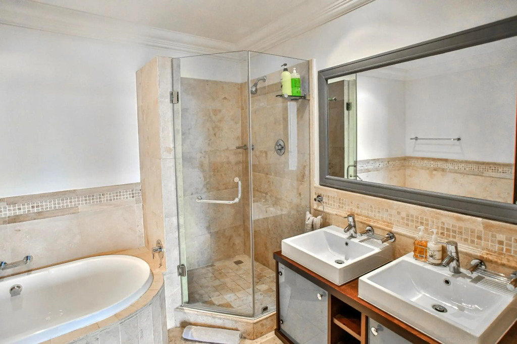 504 Ballito Manor View-Luxury home on the main beach