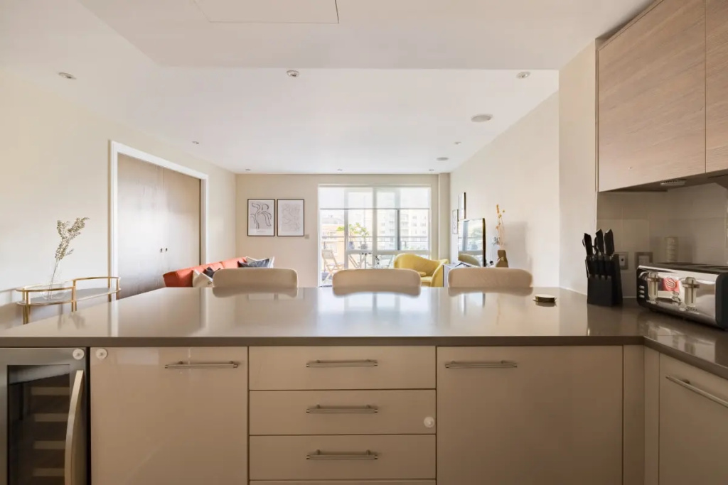 The Doulton Escape - Modern 2BDR with Balcony