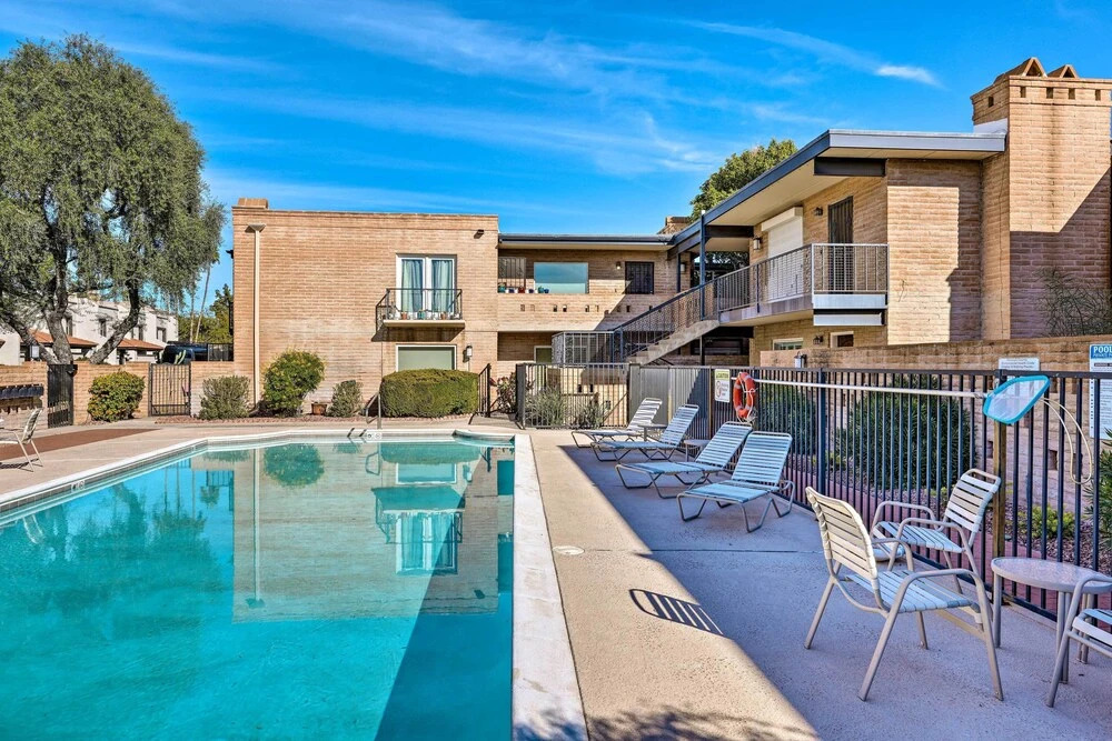 Stunning Old Town Condo: Pool & Sunset Views!