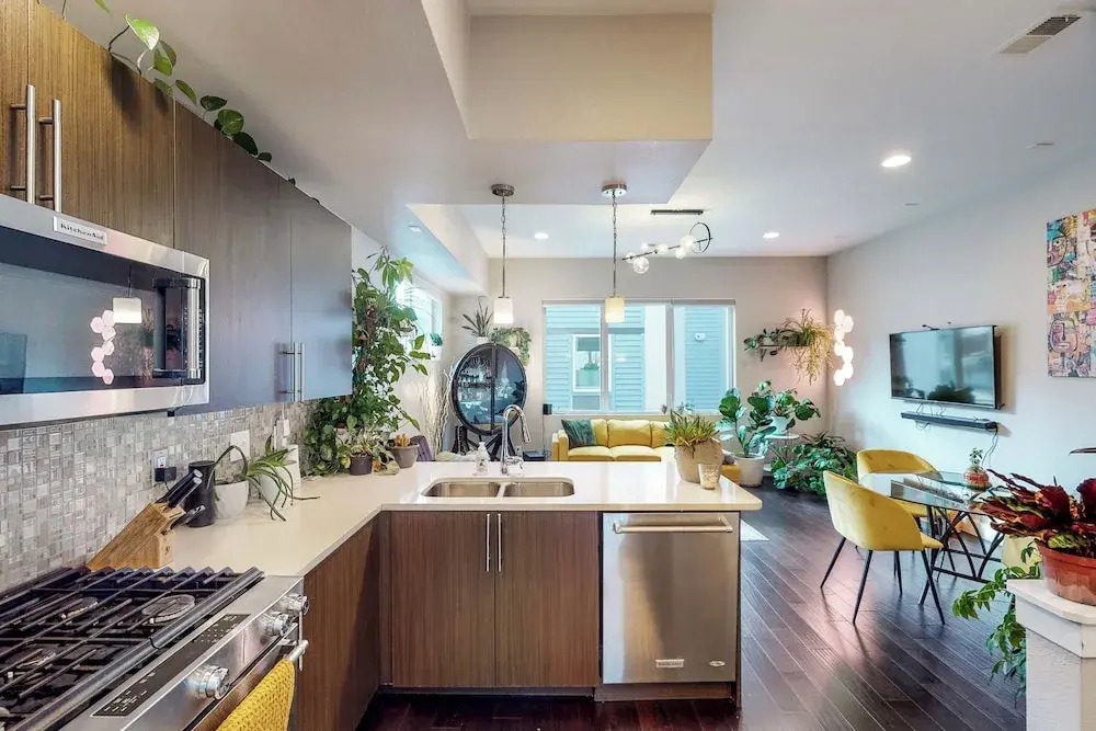 Home w/ Rooftop Patio, Fire Pit, Hot Tub, Grill