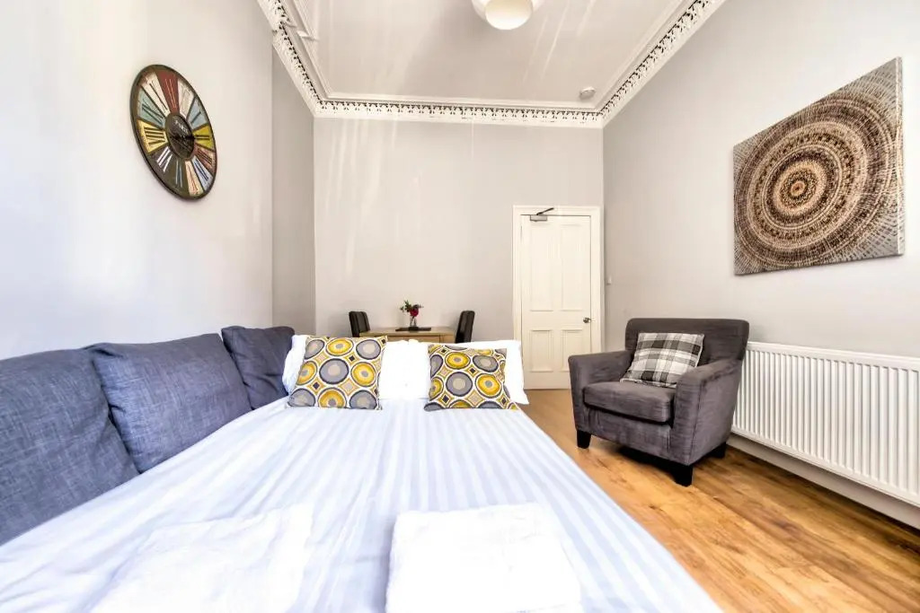 Edinburgh City Central Apartment Sleeps 6 Free Parking