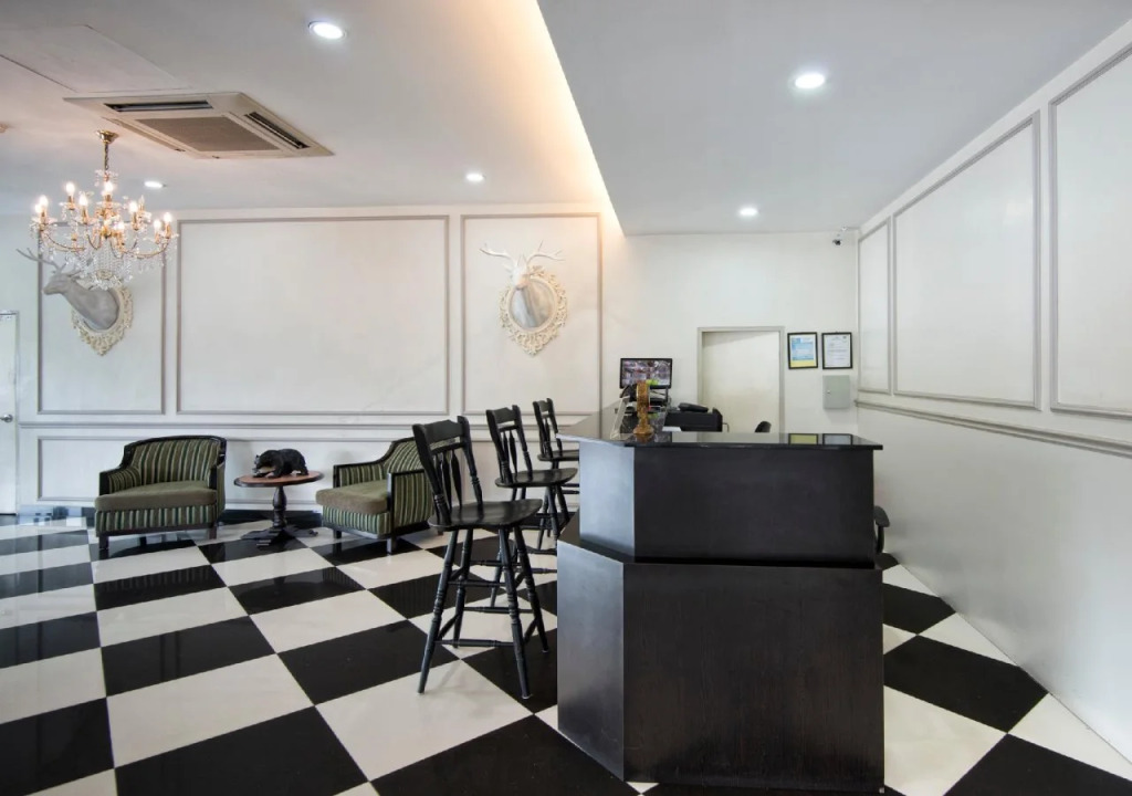 Luscious Hotel